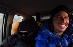 Manolo Svicero e Bruno Carrara capotado no carro após o cume - Foto de Paula Kapp
