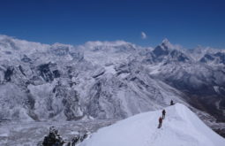 Aproximando o cume leste do Lobuche, Nepal - Foto de Maximo Kausch