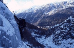 Escalando cachoeiras congeladas na França