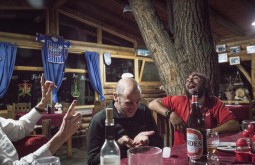 ACONCAGUA - Edu esfriando a cabeça em Uspallada, nosso primeiro jantar em terra apos a expedicao - 3 - Foto Gabriel Tarso