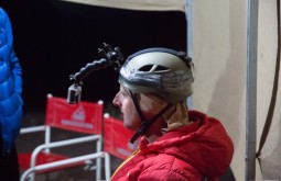 ACONCAGUA - Edu provando o capacete 2 - Foto Gabriel Tarso