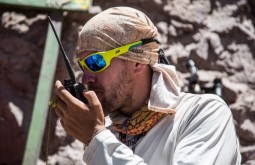 ACONCAGUA - Maximo Kausch falando com a base desde Piedra Ibañes 3800m - Foto Gabriel Tarso