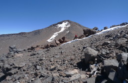 Maximo nos últimos 100 metros de desnível rumo ao monte Parofes com 5845m - Foto de Pedro Hauck